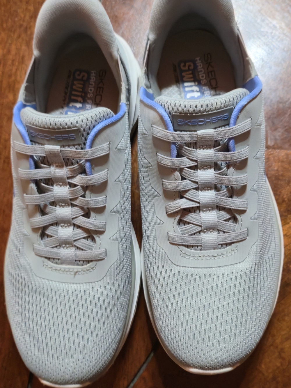 Skechers Women's Hands Free Swift Fit Sneakers  Sz 8 Worn 1 Hour